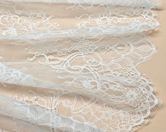 Tecido de renda off-white, 153 cm de largura, renda francesa Chantilly bordada com efeito cílios, material para véu de noiva branco, EVS83325