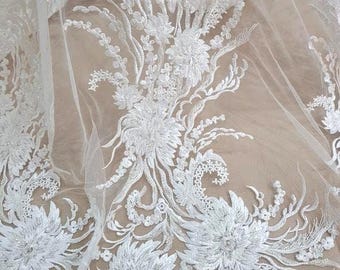 Tela de encaje blanco con cuentas cortada a medida, encaje nupcial francés color marfil claro, encaje para liga de boda, encaje de perlas, encaje de lentejuelas, encaje con cuentas EVS168CB