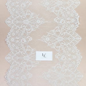 Elfenbeinfarbener Spitzenbesatz, Französische Spitze, Chantilly Spitze, Brautkleidspitze, Hochzeitsspitze, Weiße Spitze, Schleierspitze, Strumpfbandspitze, Dessousspitze LMT3621