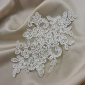 Applicazione in pizzo, pizzo avorio, applicazione in pizzo Chantilly francese, pizzo 3D, applicazione da sposa, Applicazione M0004