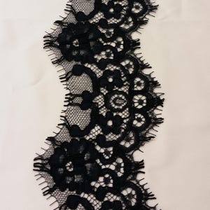 Schwarze Spitzenbesatz, Alencon Spitze, Brautkleidspitze, Hochzeitsspitze, Strumpfbandspitze, Abendkleiderspitze, Dessousspitze, Meterware L11061