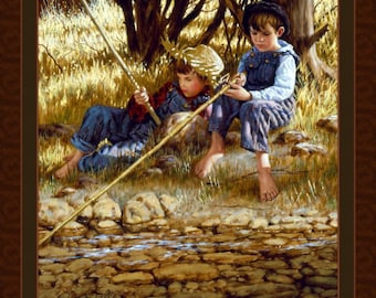 Op de afbeelding: Twee jonge jongens in strohoeden en overalls zitten aan de rand van een beekje en houden hengels vast. De jongens zijn blootsvoets en kijken naar het water. De scène is realistisch geschilderd met aandacht voor detail.
