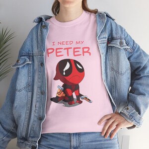 Eu preciso do meu Peter | Sabedoria de Pedro | Inspirado em Deadpool | Maravilha | Camiseta unissex de algodão pesado imagem 9
