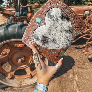 La billetera Heart Stopper, una exclusiva de Haute Southern Hyde de Beth Marie