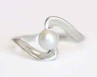 Saltwater Pearl Ring, Sterling Silver or 14K Gold Saltwater Pearl Ring, Single Pearl Ring, Asymmetric Ring, Pearl Statement Ring