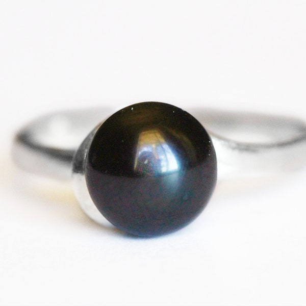 Simple Black Pearl Ring, 14K Solid Gold or Sterling Silver Pearl Ring, Black Freshwater Pearl Ring, Button Pearl Ring, Minimalist Pearl Ring