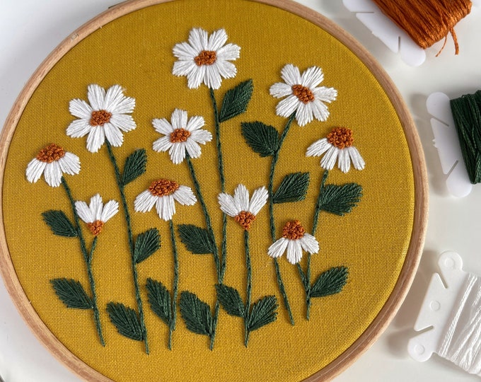 Daisy Mustard Hand Embroidery Hoop, Floral Embroidery, Flower Hand Embroidery, Floral Home Decor, Colorful Home Decor, Floral Gift