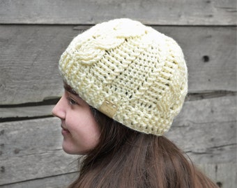 Crochet cable beanie in off white, soft woolen winter hat made of reclaimed alpaca wool, handmade cap for women made of eco materials