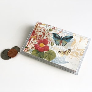 Hermosas mariposas primaverales - Cartera pequeña de vinilo que se puede limpiar / Tarjetero