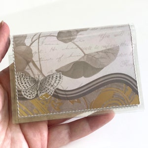 Mariposas elegantes - Cartera pequeña de vinilo que se puede limpiar / Tarjetero