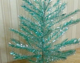 Aluminum Christmas Tree Silver 80s Decoration Light Up Shiny Kitschy Aluminum Christmas Tree Silver 80s Decoration Light Up Shiny Kitschy