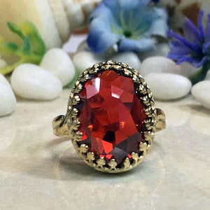 Garnet Ring - January Birthstone - Oval Crown Ring - Gold Ring - Cocktail Ring - Vintage Band - Gemstone Ring - Red Ring - Statement Ring