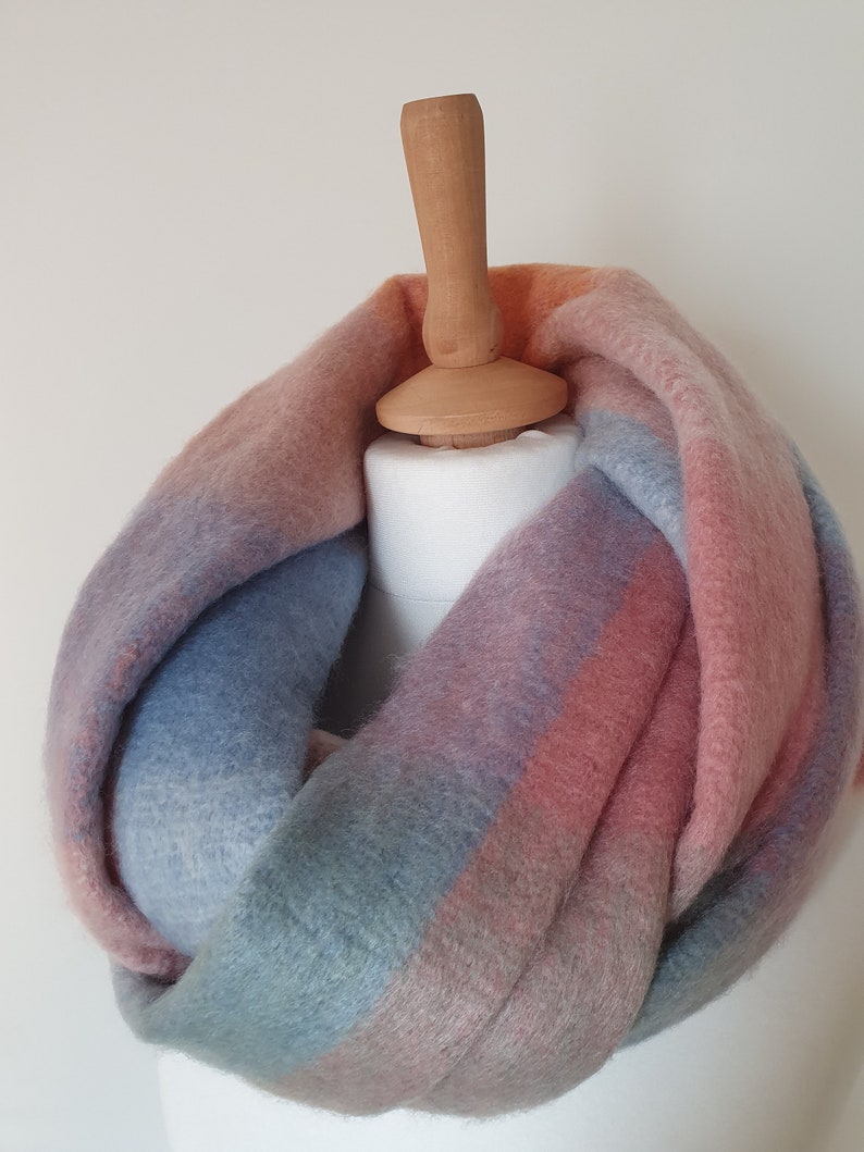 Écharpe d'hiver épaisse et moelleuse à carreaux Nuances de rose, bleu, orange pâle et vert pâle image 6