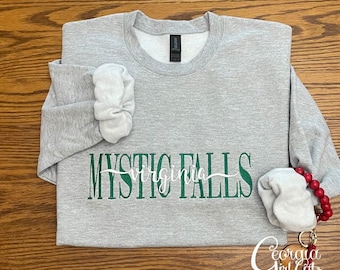 Sudadera bordada de Mystic Falls, Virginia, producto de TVD
