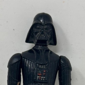 Vintage 1977 Kenner Star Wars Darth Vader Action Figure No Cape/ Lightsaber Read