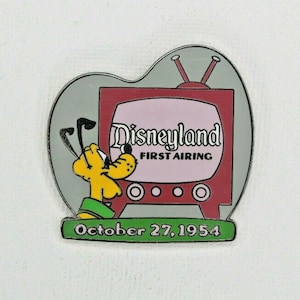 Disney 1999 Countdown To The Millennium Pluto Watching TV Disneyland Pin#424
