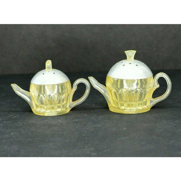 Vintage Set Of Plastic Teapots With Metal Screw On Top Salt And Pepper Shakers