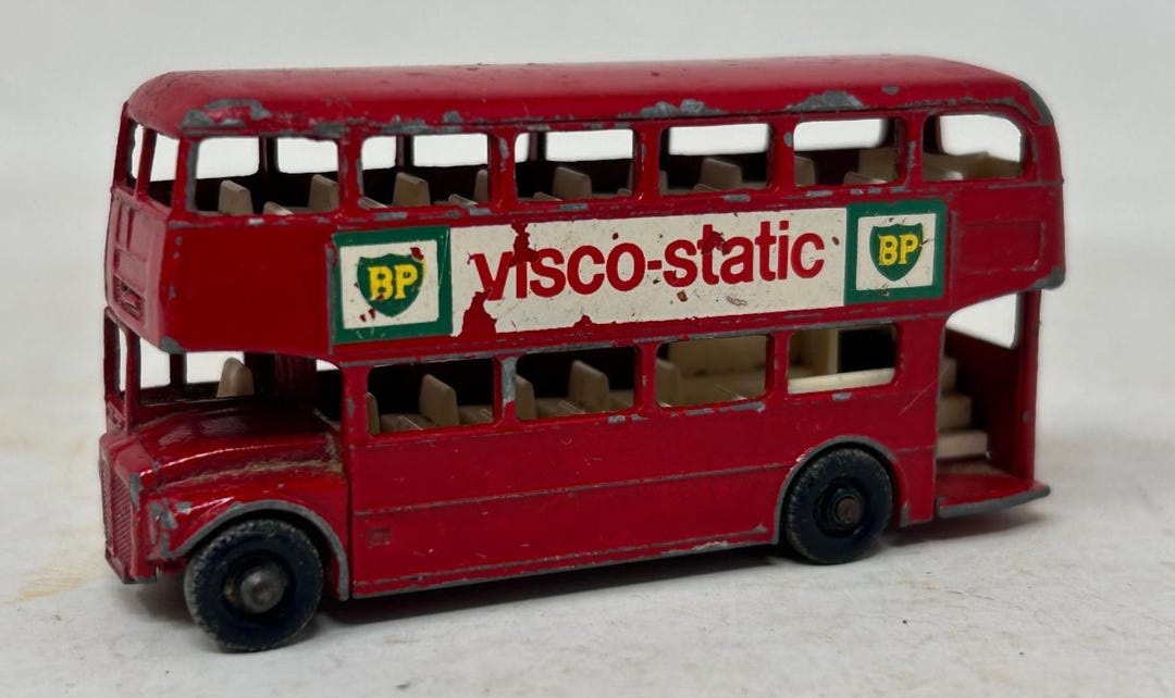 A COLLECTION OF BOXED AND UNBOXED LESNEY MATCHBOX 1-75 SERIES BUS AND COACH MODELS, boxed items incl