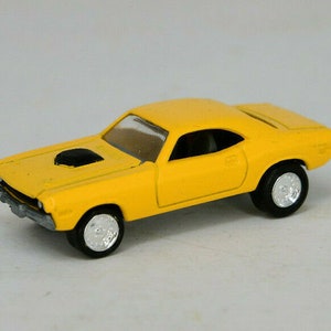 Yellow 1970 Dodge Challenger Shaker Hood 1/64 Johnny Lightning