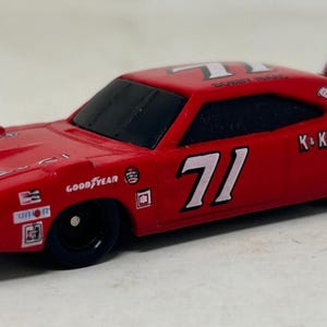 1969 Dodge Daytona Stock Car Bobby Isaac #71 Racing Champions NASCAR Classics