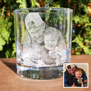 Verre gravé à l'acide | Fête des pères, cadeaux papa, verre à whisky personnalisé, verrerie personnalisée, portrait personnalisé, cadeaux papa uniques