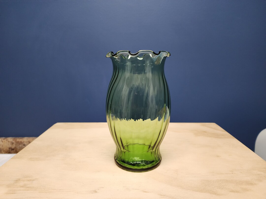 Vintage Green Glass Swirl Vase Ribbed Flower Vase With Ruffle Etsy