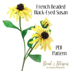 Könnte beinhalten: Ein PDF-Muster für eine geperlte Schwarzenaugen-Sonnenblume. Das Muster stammt von Bead & Blossom von Lauren Harpster. Das Bild zeigt eine geperlte Blume mit gelben Blütenblättern und einer braunen Mitte. Die Blume sitzt auf einem grünen Stiel mit Blättern.