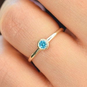 Bague aigue-marine en or massif 14 carats : solitaire superposable