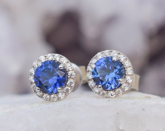 Pendientes de plata de ley con halo de zafiro, piedra natal de septiembre, pendientes de botón azules, pendientes con halo, pendientes de boda, pendientes de novia