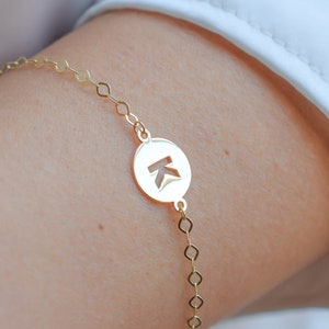 Pulsera con inicial para niño en oro macizo de 14 k / Pulsera con letra personalizada para bebé / Pulsera delicada para niño / Pulsera con nombre / Regalo para el día de la madre