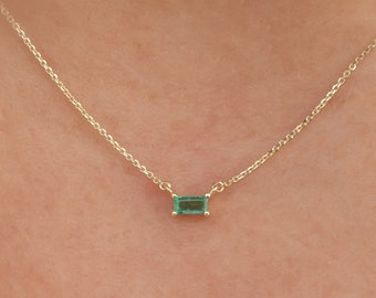 Collar de oro macizo de 14k con esmeralda baguette, delicada joya con la piedra natal de mayo