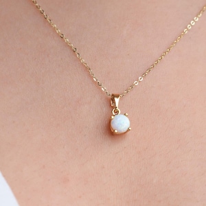 Colar de opala de ouro maciço 14k, pingente de opala 14k, pingente de corrente de opala, colar delicado, pedra de nascimento de outubro, presente para ela
