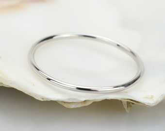 Anillo de oro blanco sólido de 14 k de 1 mm, anillo de apilamiento de oro, banda de boda redonda de oro de 14 k, anillo de apilamiento delicado, anillo delicado simple, banda de boda delgada