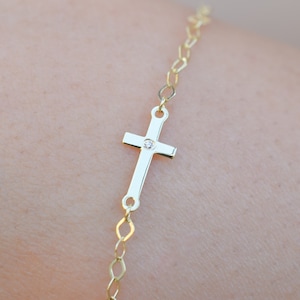 Pulsera de oro macizo de 14 k con cruz de diamantes, pulsera de protección, minimalista, dije de cruz, cruz de oro, delicada pulsera de oro para mujer, regalo para ella