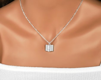 Collar con dije de libro abierto - Regalo para lectores - Regalos para escritores de ficción - Joyería de plata antigua - Regalos para autores - Regalos para amantes de los libros