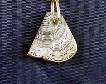 Fordite Keychain - 29.89mm x 27.67mm x 4.79mm          (2595)