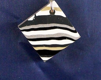 Fordite Keychain - 28.80mm x 29.20mm x 7.70mm        (1839)