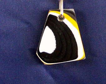 Fordite Keychain - 33.79mm x 28.29mm x 5.24mm          (3021)