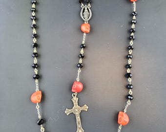 Black Faceted Glass & Red Dyed Howlite Skulls Silvertone Rosary