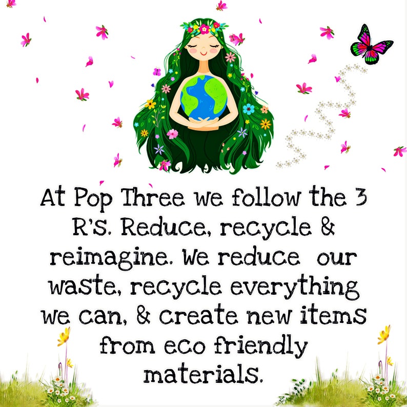 Pode incluir: Uma ilustra&ccedil;&atilde;o de desenho animado de uma mulher com cabelo verde e flores no cabelo segurando um globo. O texto diz "Na Pop Three seguimos as 3 R. Reduzir, reciclar e reimaginar. Reduzimos os nossos res&iacute;duos, reciclamos tudo o que podemos e criamos novos artigos a partir de materiais ecol&oacute;gicos."