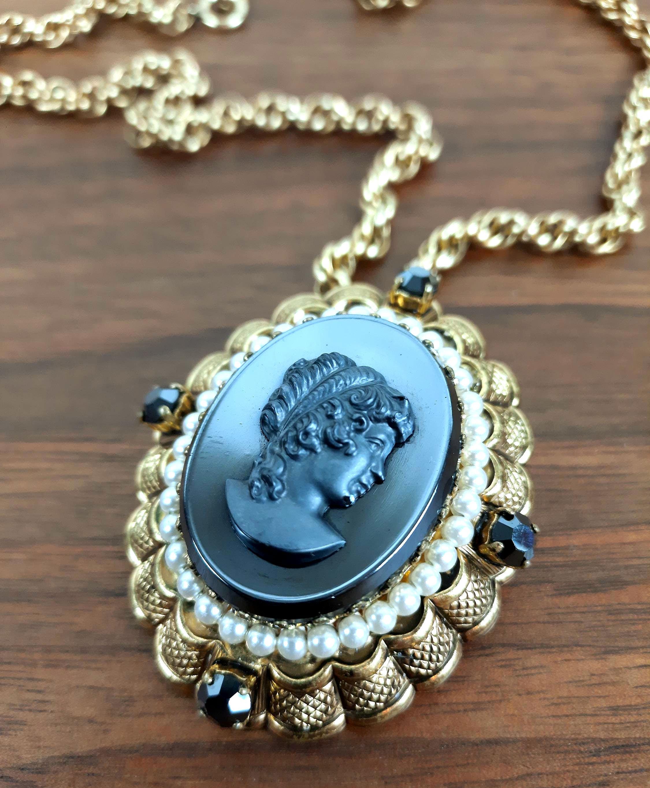 W.GERMANY カメオネックレス W Germany Cameo Brooch - Etsy