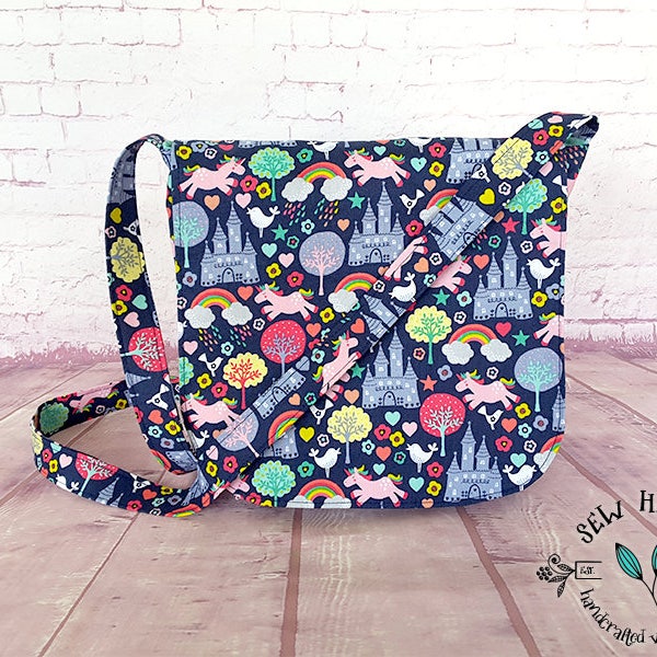 Unicorn Messenger Bag, Girls Crossbody Bag, Fantasy Bag, Unicorns, Castles, Rainbows, Gift for Girls, Unicorn Handbag, Shoulder Bag