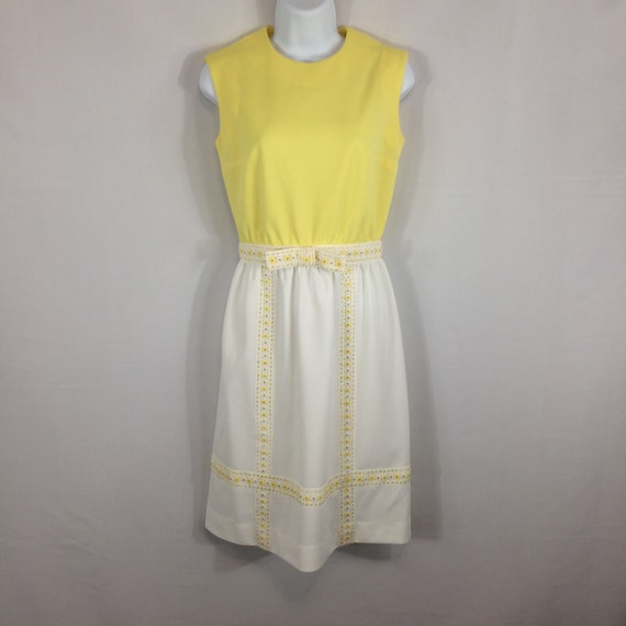 Vintage 60's Nardis of Dallas Yellow White Daisy S