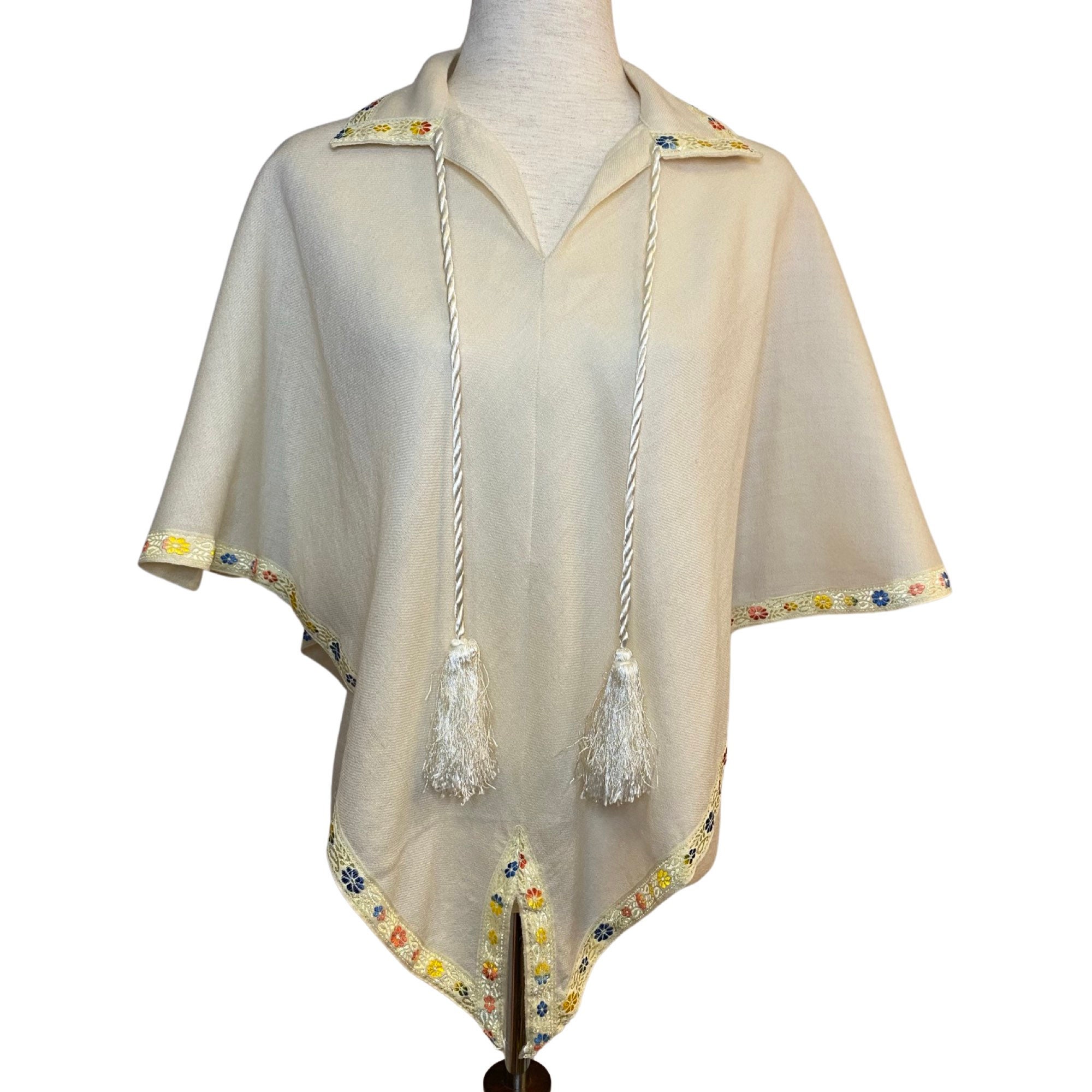 90s Cashmina by Berkshire Wool Poncho | 90s Does 70s Folk Wool Poncho | Vintage Folksy Tassel Poncho | Vintage Wool Poncho