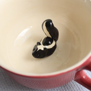 Surprise mug dark pink ceramic coffee cup with skunk - polecat animal figurine miniature surprise cup