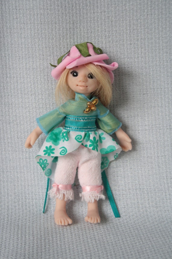 Bambola bambina bambina elfo dei boschi in cotone e polimero con fiore rosa elfo pixie farfadet nano Etsy Italia
