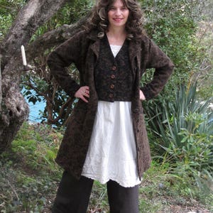 Manteau marron à motifs noirs, shabby romantique et boho gilet assorti image 8