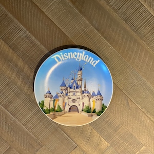 Disneyland  Souvenir Plate  **Free Shipping**