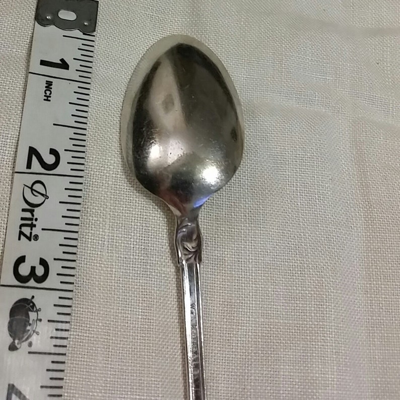 Silver plate Hanover pattern teaspoons circa 1901 by Wm Rogers company approximately 6 inches