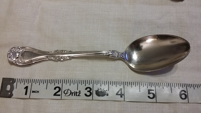 Silver plate Hanover pattern teaspoons circa 1901 by Wm Rogers company approximately 6 inches